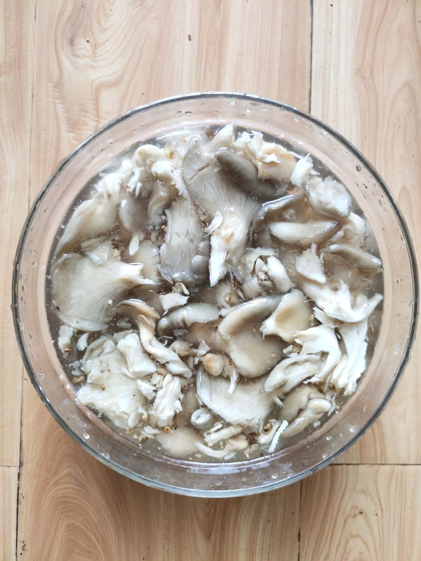 什锦鸡丁炒蘑菇