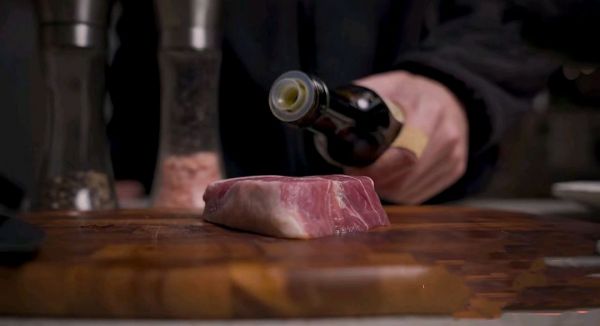 眼肉牛排鲟鱼鱼子酱