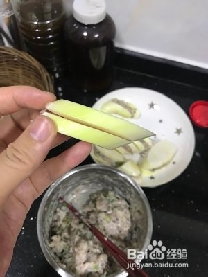养生食补鲮鱼肉酿茭白的做法