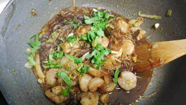 家常虾仁粉丝煲