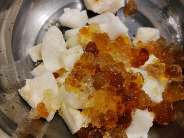 银耳炖雪梨甜汤