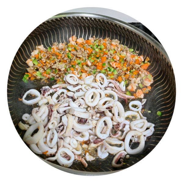 香喷喷海鲜咖喱炒饭