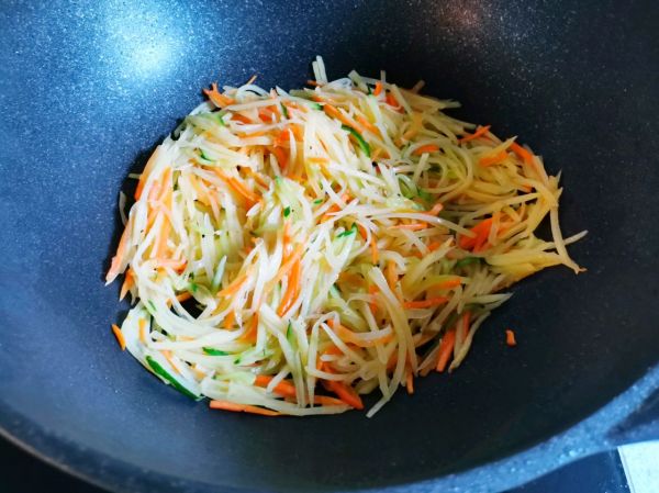 饺子皮土豆丝饼