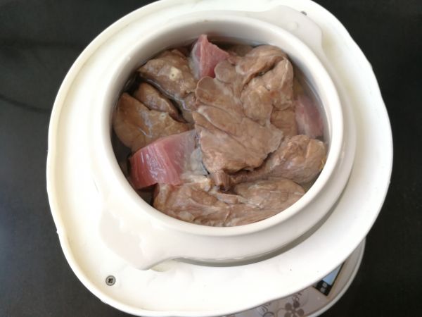 猪肺雪梨海底椰炖汤