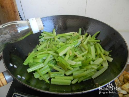 家常小炒——芹菜炒豆腐