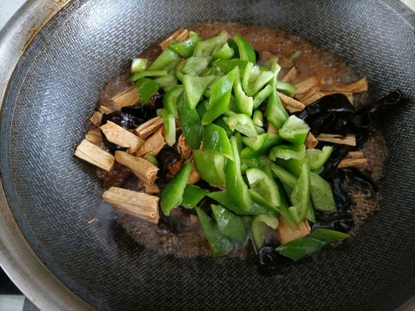 木耳腐竹炒青椒