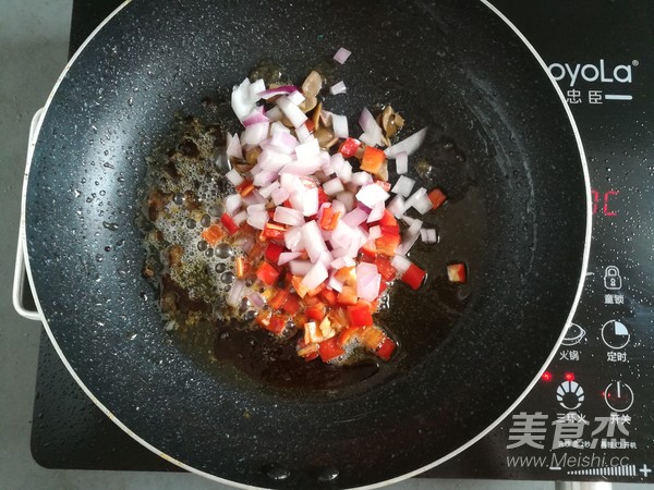 多汁碎牛排三明治