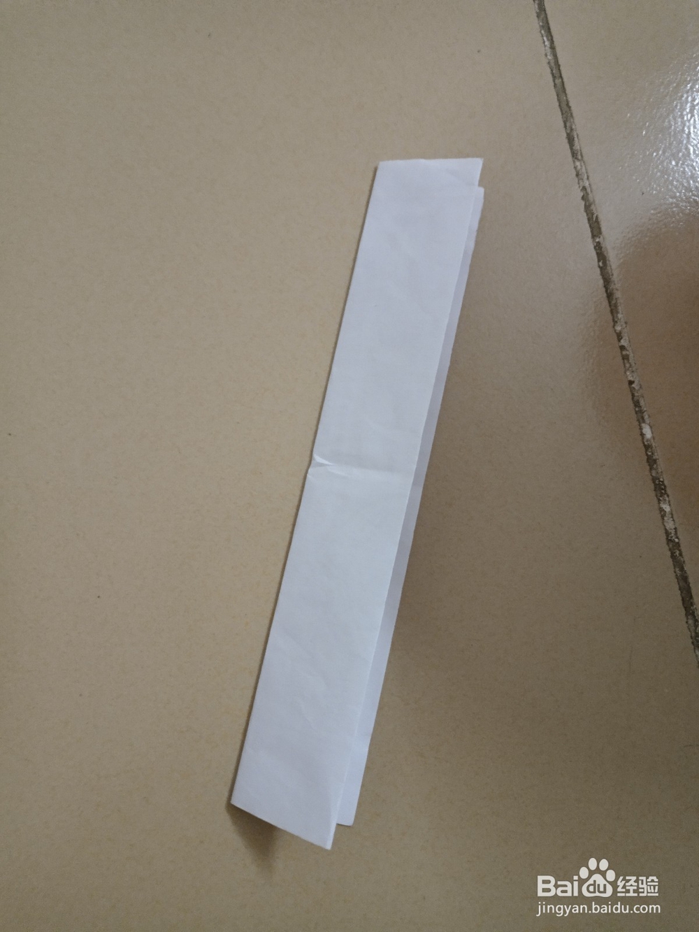 小时的玩具纸手枪