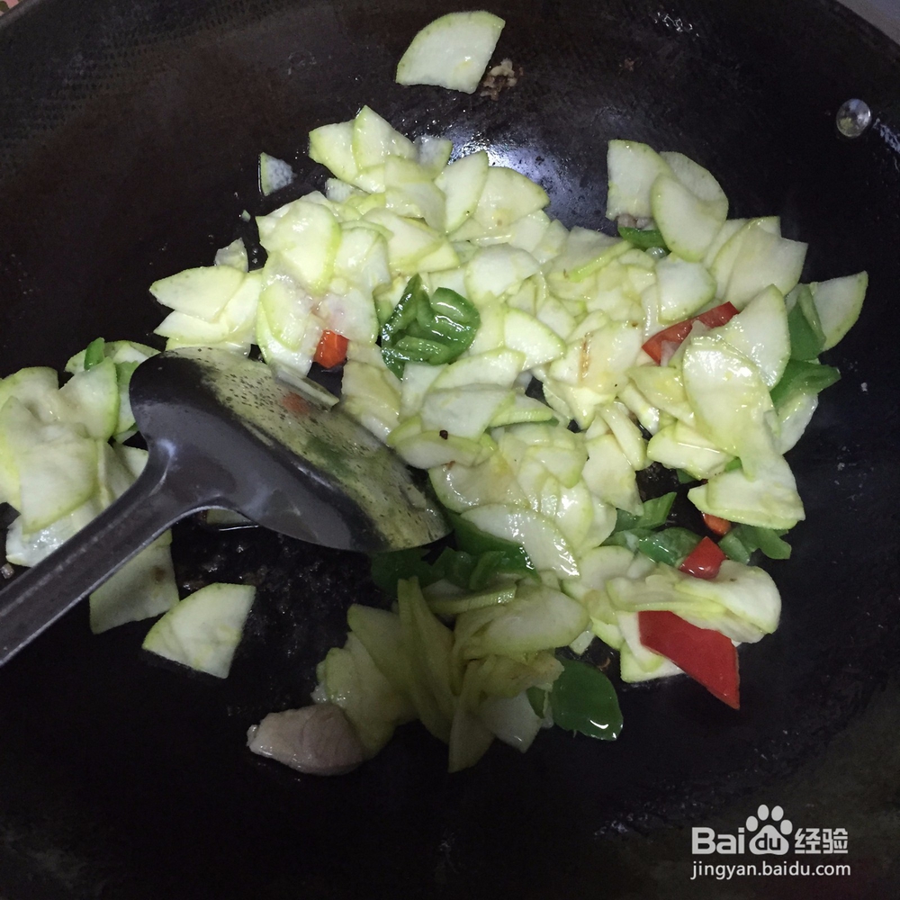 #过年#年夜饭——西葫芦炒肉片的做法