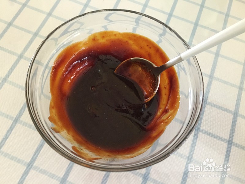 如何做出三汁焖鸡翅？