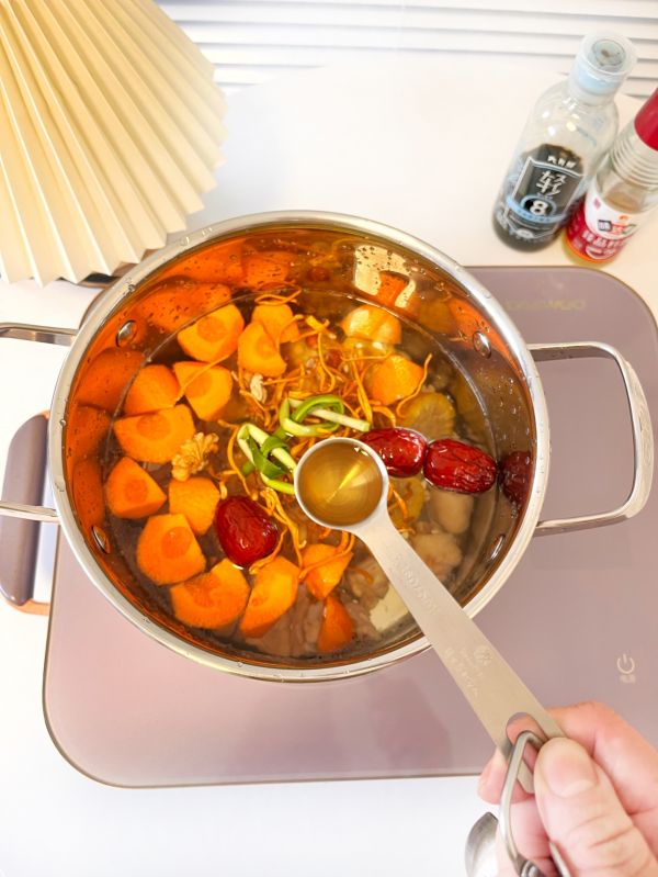 虫草鸡腿玉米汤