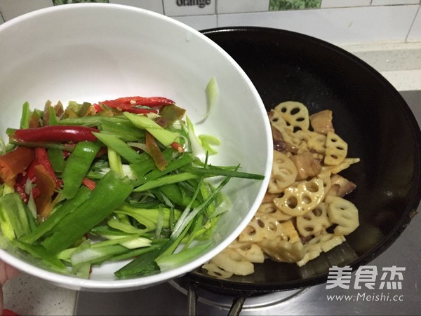 五花肉藕片小炒