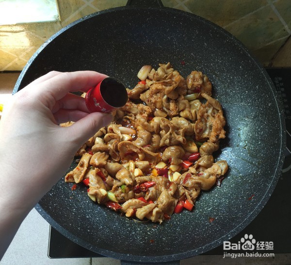 肥肠煮黑鱼的做法