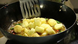 铁板豆腐，热乎乎的下饭菜