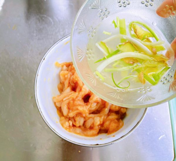 酱香鸡肉丝青椒