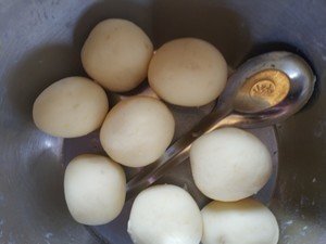 黄金芝士土豆球的做法。