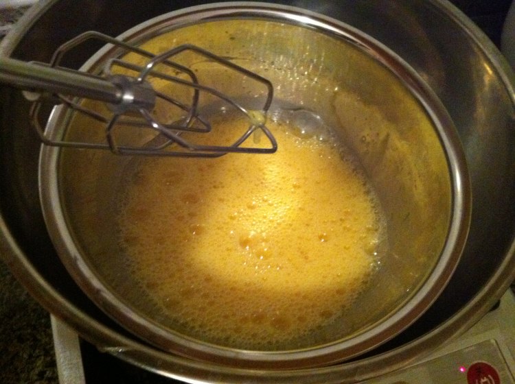 好吃的阿胶蜜枣海绵蛋糕的做法，咬下去满满的的都是幸福