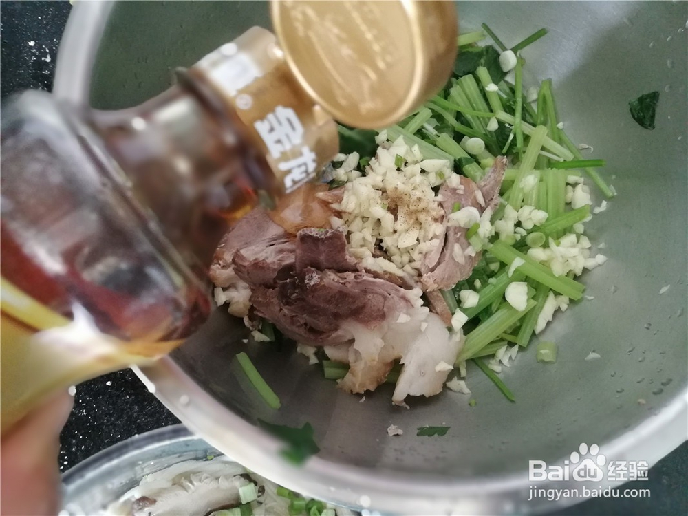 猪腿肉拌芹菜段