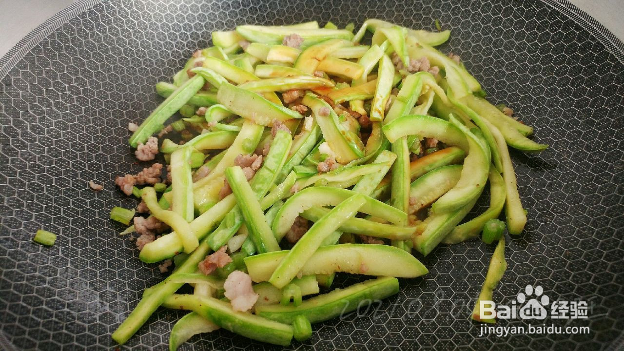 香芹肉酱烧瓜条的做法