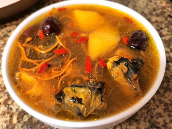 补气养血红枣枸杞乌鸡汤