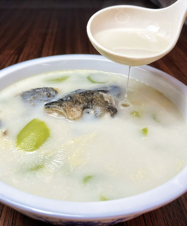 丝瓜鱼头豆浆汤