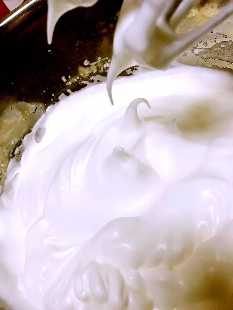 让我们一起学习改良版 草莓蛋糕的做法吧