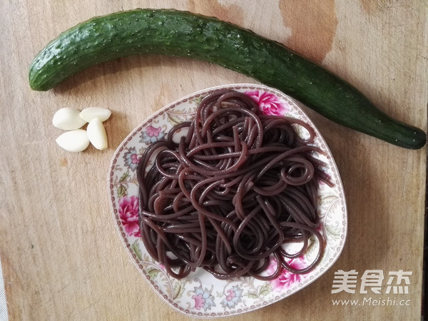 凉拌厥根粉的做法