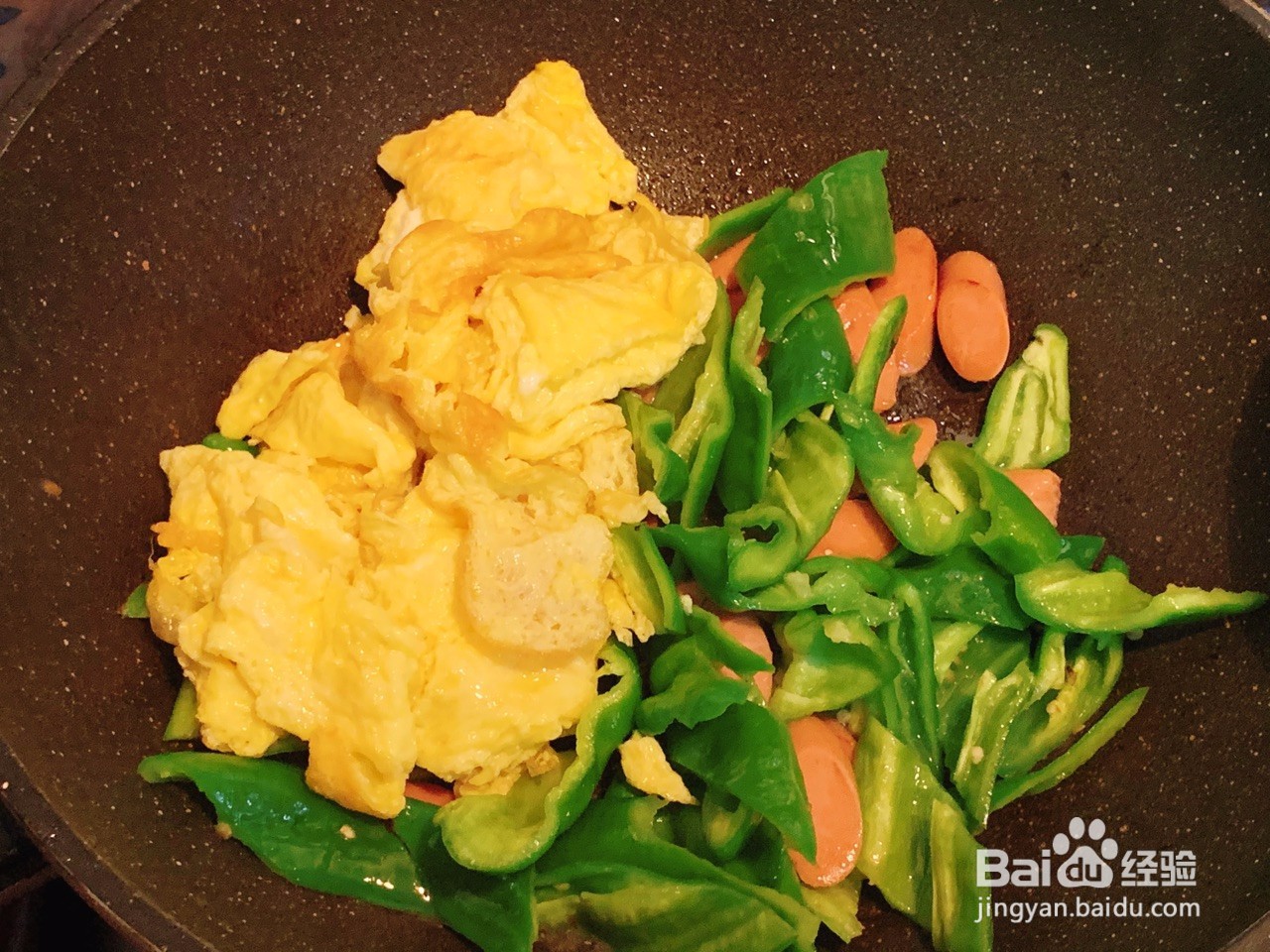 青椒火腿炒鸡蛋的做法