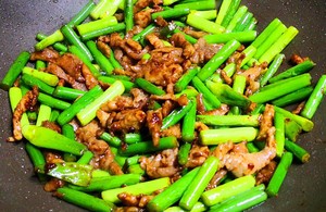 蒜苔炒肉,这样做美味到极致