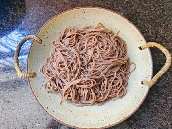 鸡胸肉豆角荞麦面
