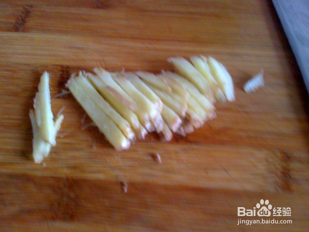 怎样做草莓西红柿焖豆腐准备工作