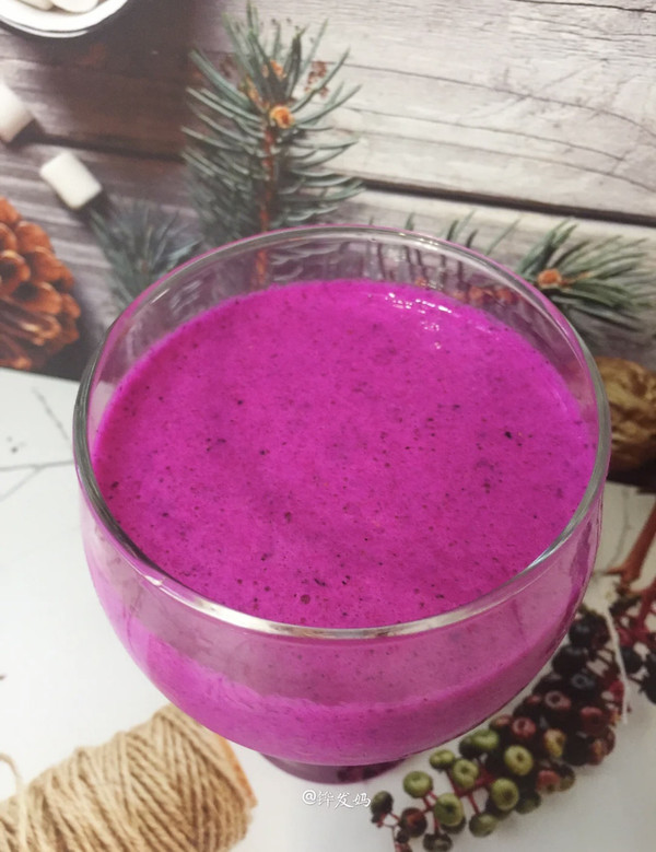 红心火龙果奶昔