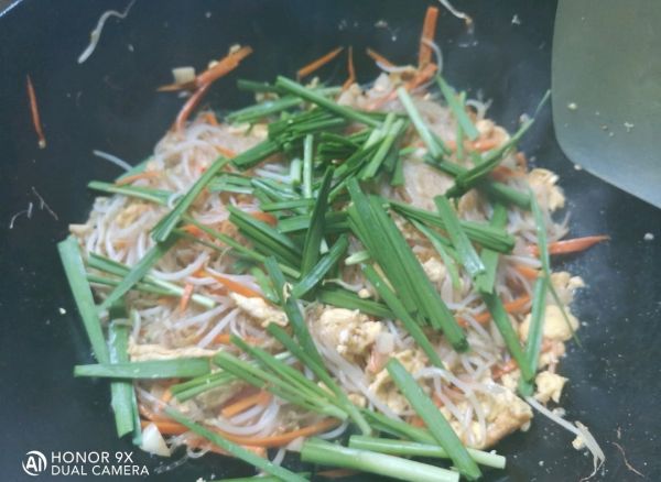 韭菜豆芽炒粉丝