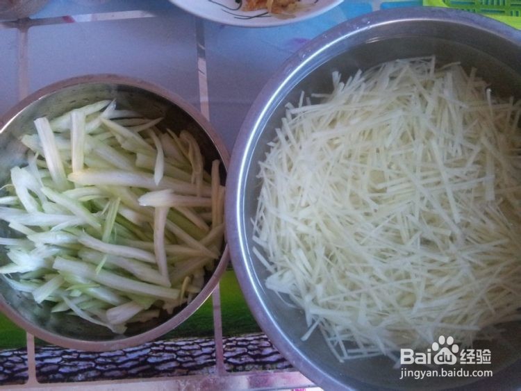 清爽不油腻的西芹土豆丝