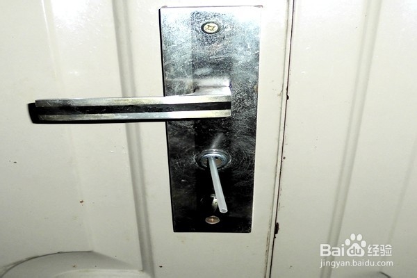 门锁转不动后怎么办？