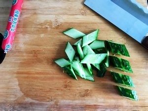 养生食补黄瓜火腿肠的做法