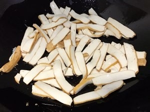 养生食补青椒豆干的做法