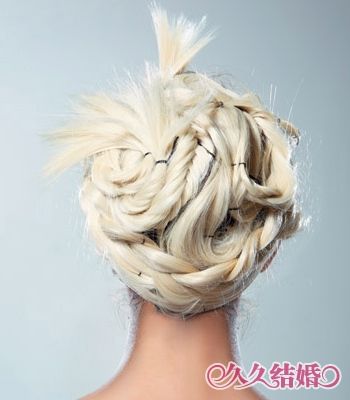 怎样DIY另类亚麻色复古新娘发型?