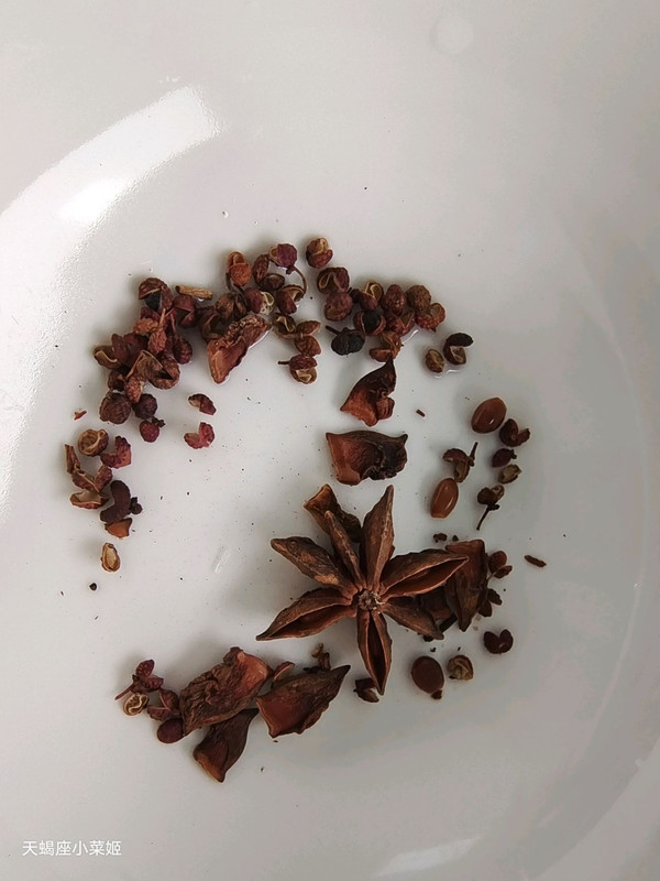 东北酸菜炖脊骨