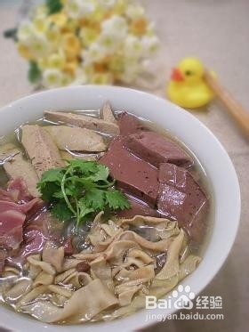 特色鸭血汤的做法