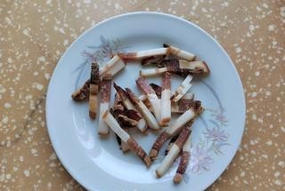 酱肉炒野芝麻怎么做