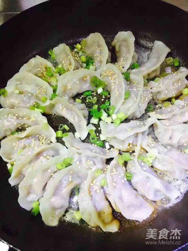 猪肉茴香锅贴饺