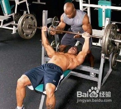 杠铃卧推的正确方法