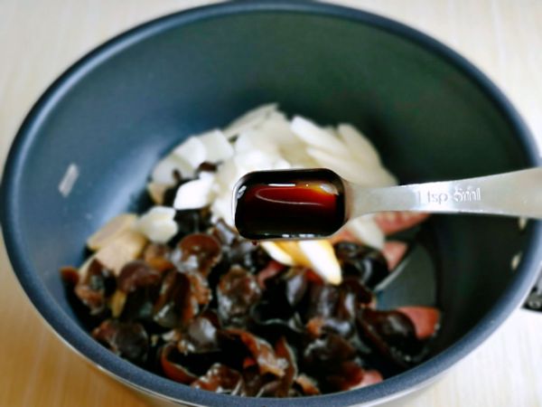 香肠木耳炒荷兰豆