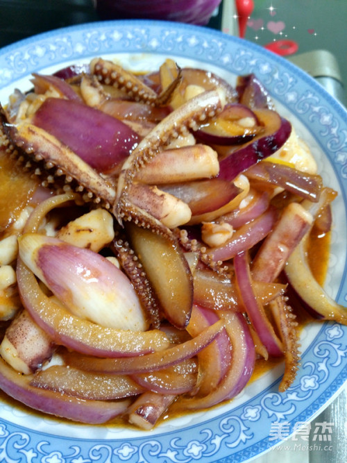 辣酱洋葱炒鱿鱼须