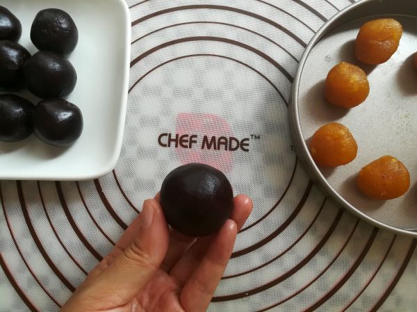 红豆沙蛋黄月饼