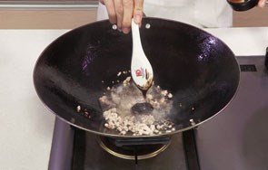 家常菜：炸酱面