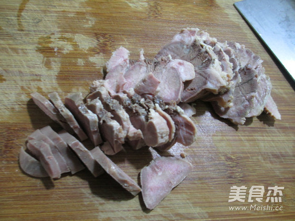 圆白菜炒猪舌头