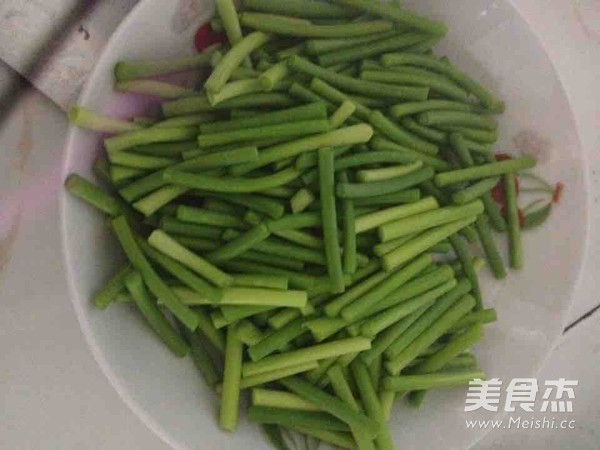 蒜苗炒肉丁的做法