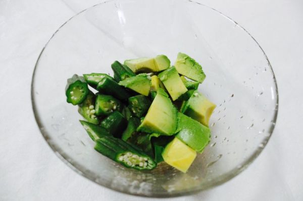 鲜虾牛油果沙拉